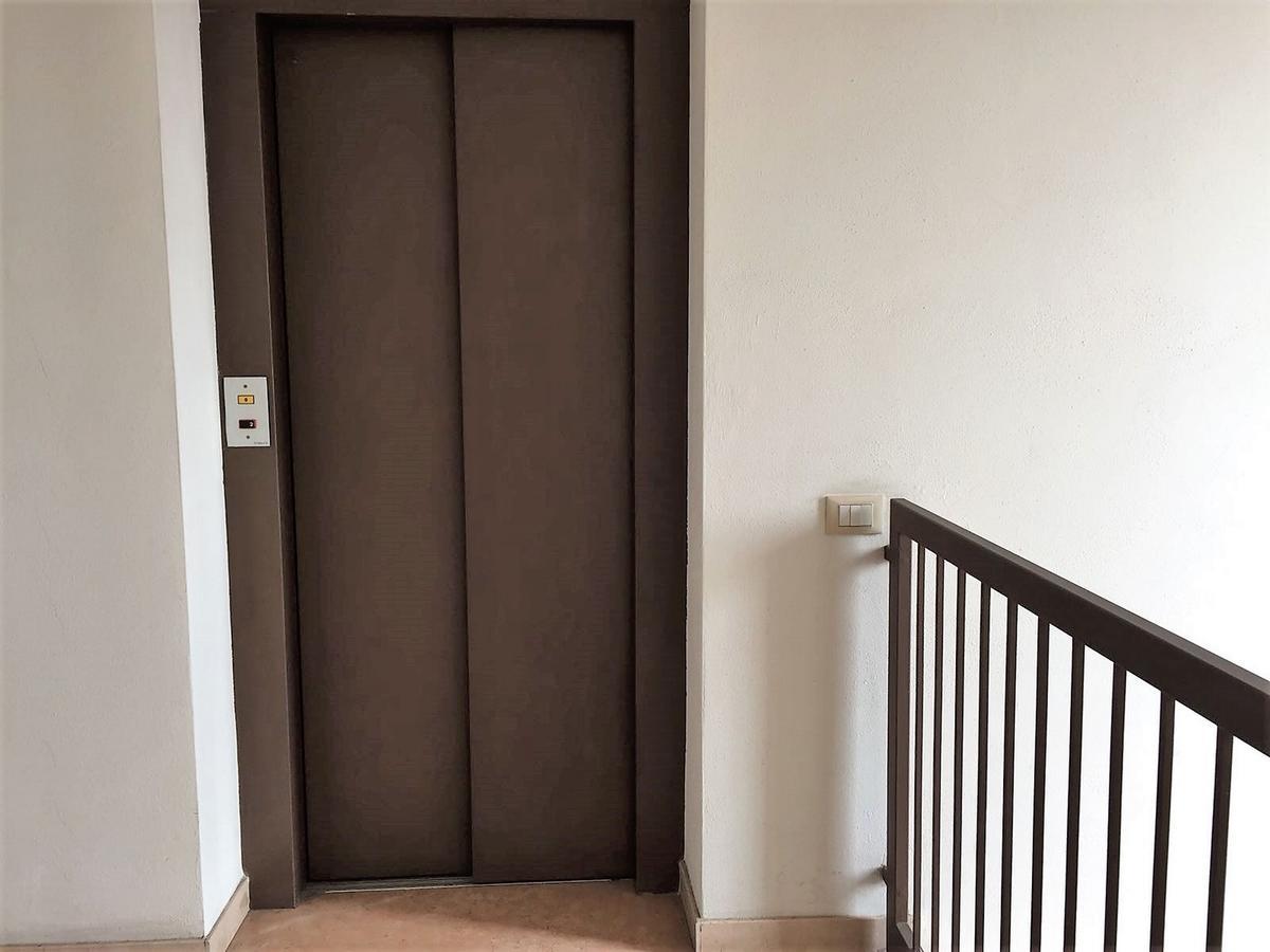 Desenzanoloft Le Chateau De Margot Desenzano del Garda Bagian luar foto