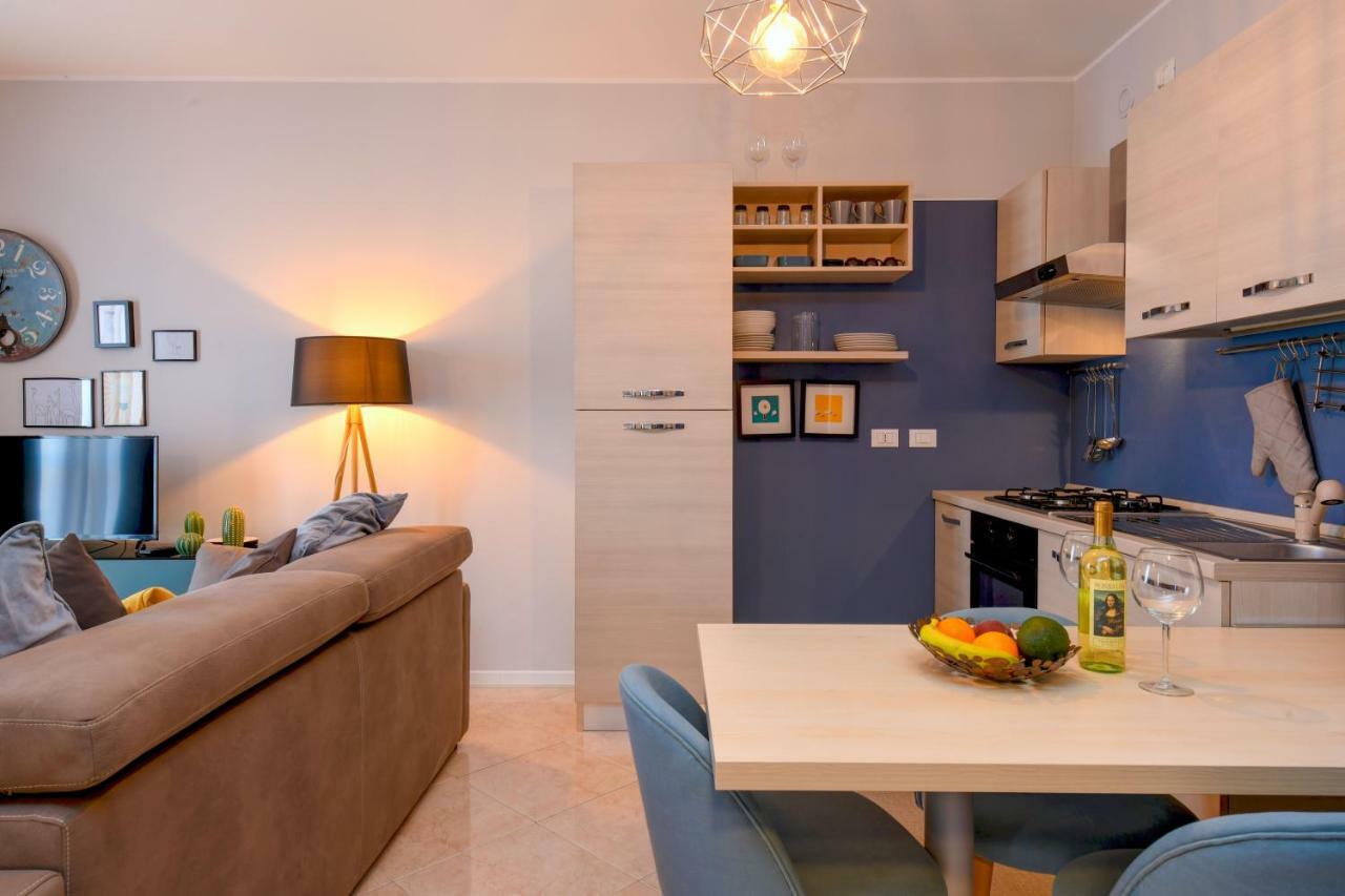 Desenzanoloft Le Chateau De Margot Desenzano del Garda Bagian luar foto